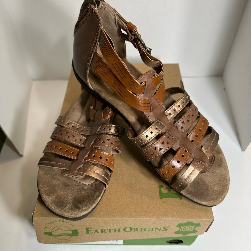 Earth Origins Women's Harlin Brown and Tan Leather  Strappy Sandals Size 8.5
